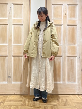 「春カラー」｜「アイテム（マウンテンパーカー）」を使った、かわかみさん（レディース・161cm）の春コーディネート