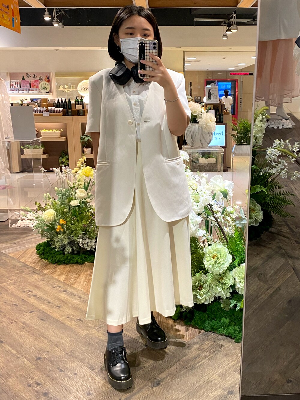 「ootd、通勤穿搭、米白色、非常律師、商務、工作穿搭、禹英禑、西裝外套、法式、韓劇、韓系穿搭、氣質」｜「Dr. Martensのアイテム（ローファー、ブラック系）」を使った、Ting  🇹🇼 さん（レディース・153cm）の夏コーディネートの1枚目の写真