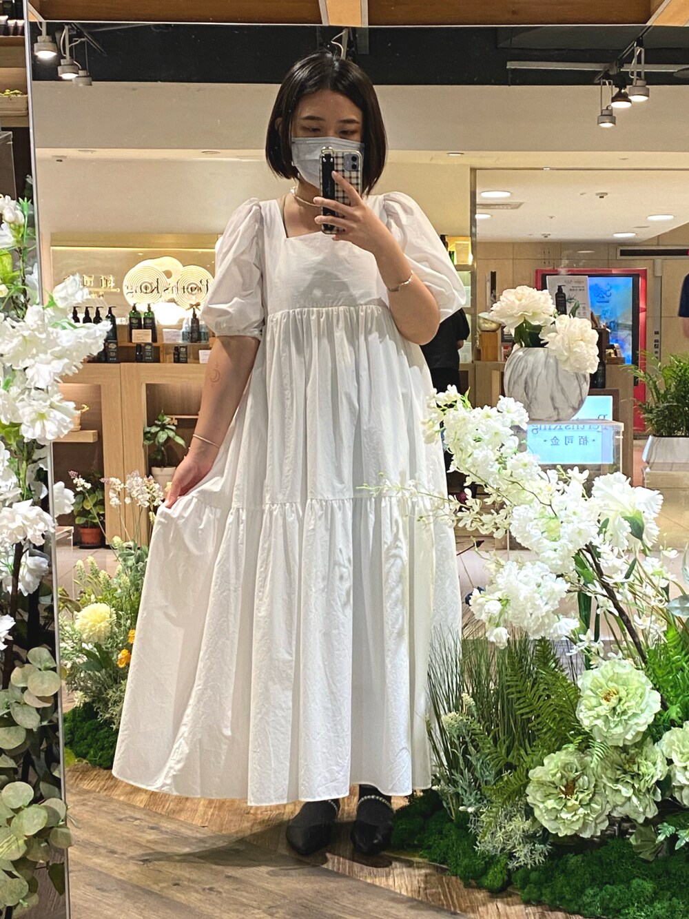 「ootd、復古、洋裝、女人味、浪漫、法式、燈籠袖、蛋糕裙、仙女裙、白色洋裝、方領上衣、澎澎袖、夏日、約會穿搭、海邊look」｜「white oceanのアイテム（ワンピース、ホワイト系）」を使った、Ting  🇹🇼 さん（レディース・153cm）の夏コーディネートの1枚目の写真