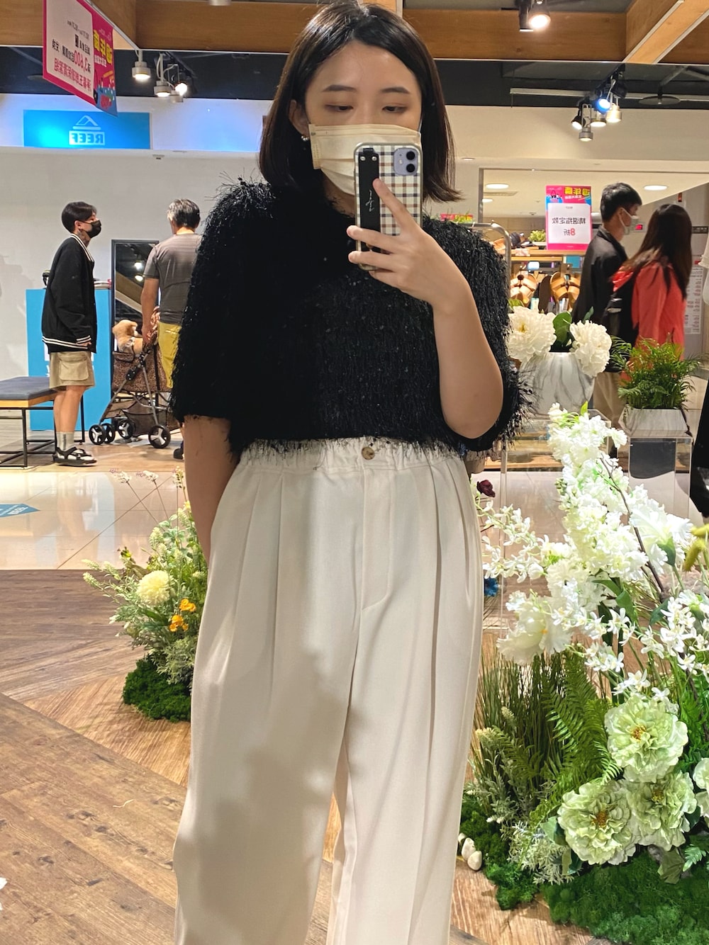 「秋のコーデ、ootd、オトナ女子、黑白搭配、毛毛上衣、毛糸、寬褲、上班穿搭、可愛い系」｜「White Oceanのアイテム（ニット/セーター、ブラック系）」を使った、Ting  🇹🇼 さん（レディース・153cm）の秋コーディネートの1枚目の写真