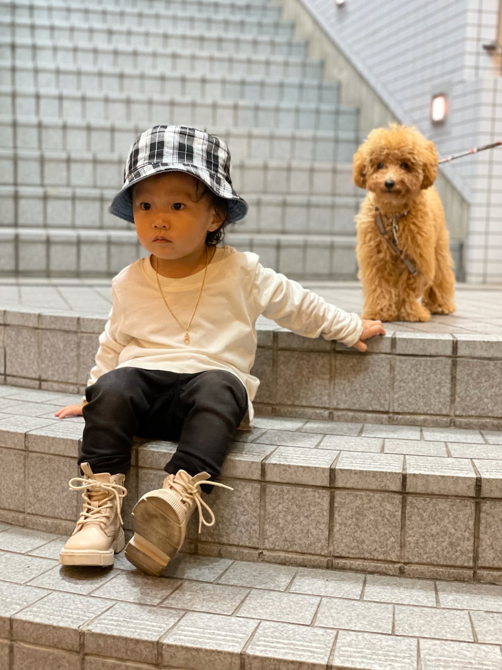 「秋のコーデ、今日のコーデ、秋服、おしゃれさんと繋がりたい、ザラキッズ、ZARA KIDS、一歳男の子、1歳7ヶ月、kids、kidsfashion」｜「H&Mのアイテム（トップス、ホワイト系）」を使った、ゆいと1歳🐻さん（メンズ・90cm）の秋コーディネートの1枚目の写真