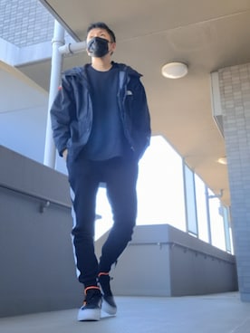 「アイテム（マウンテンパーカー）」を使った、磨木師さん（メンズ・176cm）の冬コーディネート