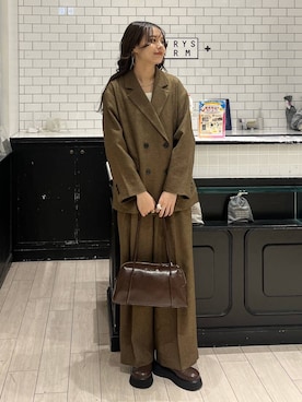 「アイテム（チョーカー）」を使った、こはるさん（レディース・167cm）の秋コーディネート