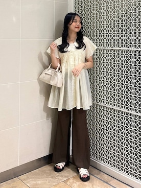 「アイテム（チョーカー、ゴールド系）」を使った、こはるさん（レディース・167cm）の秋コーディネート