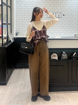 「アイテム（キャミソール、レッド系）」を使った、こはるさん（レディース・167cm）の秋コーディネート