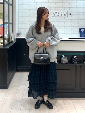 「LOWRYS FARM（ローリーズファーム）のアイテム（タンクトップ）」を使った、こはるさん（レディース・167cm）の秋コーディネート