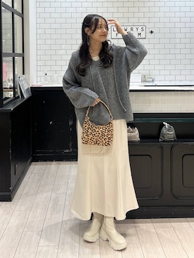 「LOWRYS FARM（ローリーズファーム）のアイテム（タンクトップ）」を使った、こはるさん（レディース・167cm）の秋コーディネート