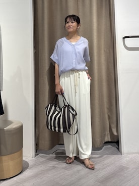 「Jena espace merveilleux(ジェナ エスパスメルヴェイユ)の〈7/17インスタライブご紹介アイテム〉裾ドロストVネックシャツ(シャツ/ブラウス、パープル系)」を使った、すがのさん(レディース・160cm)の夏コーディネート