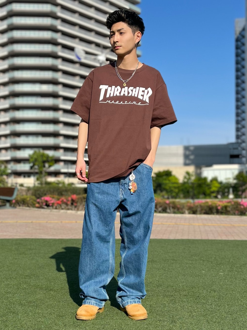 「夏コーデ、シンプルスタイル、お出かけコーデ、メンズコーデ、デニムパンツ、ワイドパンツ、オーバーサイズ、いいね、save、フォローお願いします🤑、夏だ！Tシャツ着よう！、ストリート、ストリートコーデ、ルーズシルエット」｜「Timberlandのアイテム（ブーツ、ブラウン系）」を使った、tougo0rvさん（メンズ・175cm）の夏コーディネートの1枚目の写真