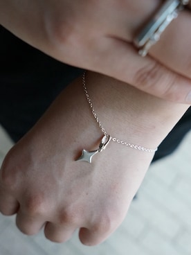 「TEN.（テン）のSILVER925 フラットケーブルチェーンブレスレット ギフト（リング、シルバー系）」を使った、moneさん（レディース・152cm）の秋コーディネート