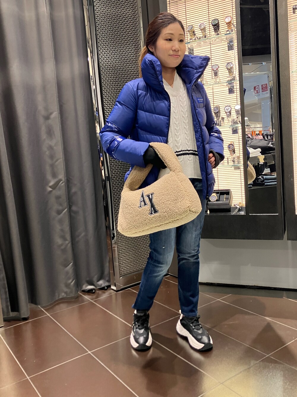 「アルマーニエクスチェンジ、AXchanger、ARMANIEXCHANGE、冬コーデ、デニムパンツ」｜「ARMANI EXCHANGEの【A|X アルマーニ エクスチェンジ】スタンドネックパファージャケット（ブルゾン、ブルー系）」を使った、SHIRA★TAMAさん（レディース・153cm）の冬コーディネートの1枚目の写真