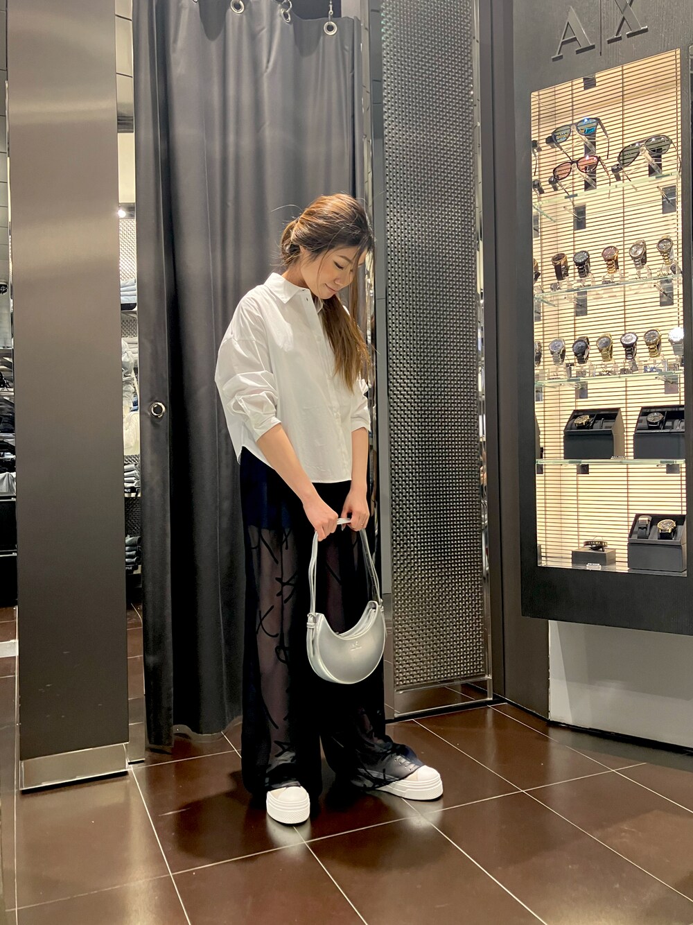 「アルマーニエクスチェンジ、AXchanger、armaniexchange、axchange、キレイめカジュアル、ミニバッグ」｜「ARMANI EXCHANGEの【A|X アルマーニ エクスチェンジ】リネン混ニットシャツ（シャツ/ブラウス、ホワイト系）」を使った、SHIRA★TAMAさん（レディース・153cm）の夏コーディネートの1枚目の写真