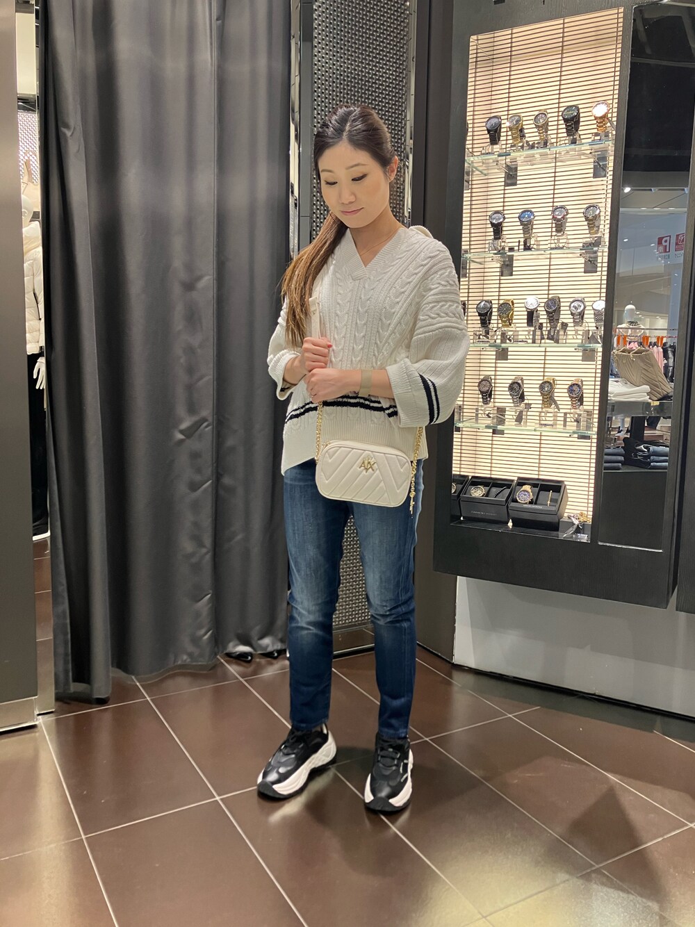 「大人カジュアル、アルマーニエクスチェンジ、ARMANIEXCHANGE、AXchanger、ジーンズコーデ」｜「ARMANI EXCHANGEの【A|X アルマーニ エクスチェンジ】ケーブルニットプルオーバー（ニット/セーター、ホワイト系）」を使った、SHIRA★TAMAさん（レディース・153cm）の冬コーディネートの1枚目の写真