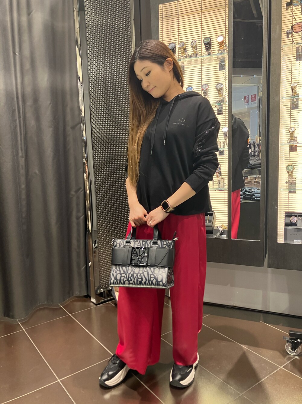 「大人カジュアル、ARMANIEXCHANGE、AXchanger、EXCHANGE、プチプラ、低身長女子」｜「ARMANI EXCHANGEのアイテム（パーカー、ブラック系）」を使った、SHIRA★TAMAさん（レディース・153cm）の冬コーディネートの1枚目の写真