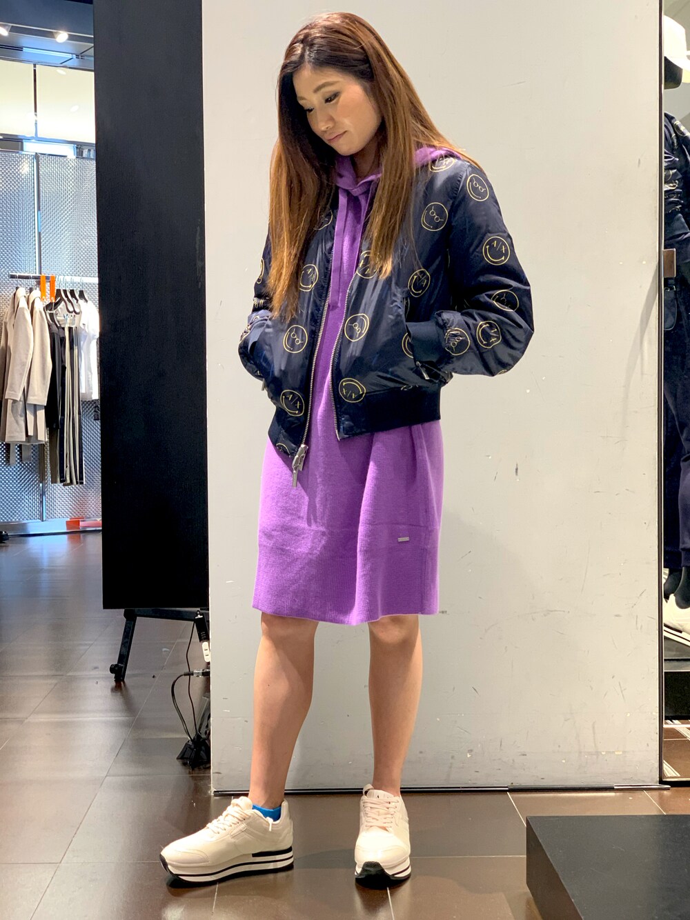 「スマイル、AXsmiley、ストリート、低身長女子、カラーニット、秋アウター、ニットワンピース、armaniexchange、AXchanger、AXchange、アルマーニエクスチェンジ」｜「ARMANI EXCHANGEの【A|X アルマーニ エクスチェンジ】フーデッドニットワンピース（ワンピース、パープル系）」を使った、SHIRA★TAMAさん（レディース・153cm）の秋コーディネートの1枚目の写真