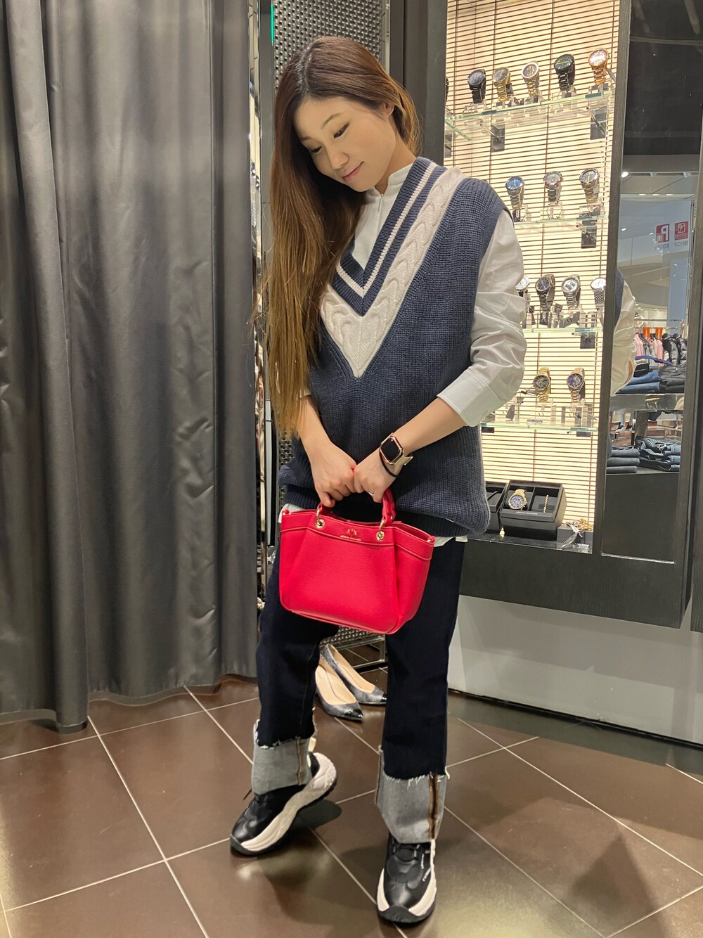 「AXchanger、ARMANIEXCHANGE、EXCHANGE、アルマーニエクスチェンジ、ジーンズ、ニット、シャツスタイル」｜「ARMANI EXCHANGEの【A|X アルマーニ エクスチェンジ】フレンチスリーブ　ケーブルVネックニット（ニット/セーター、ブルー系）」を使った、SHIRA★TAMAさん（レディース・153cm）の冬コーディネートの1枚目の写真