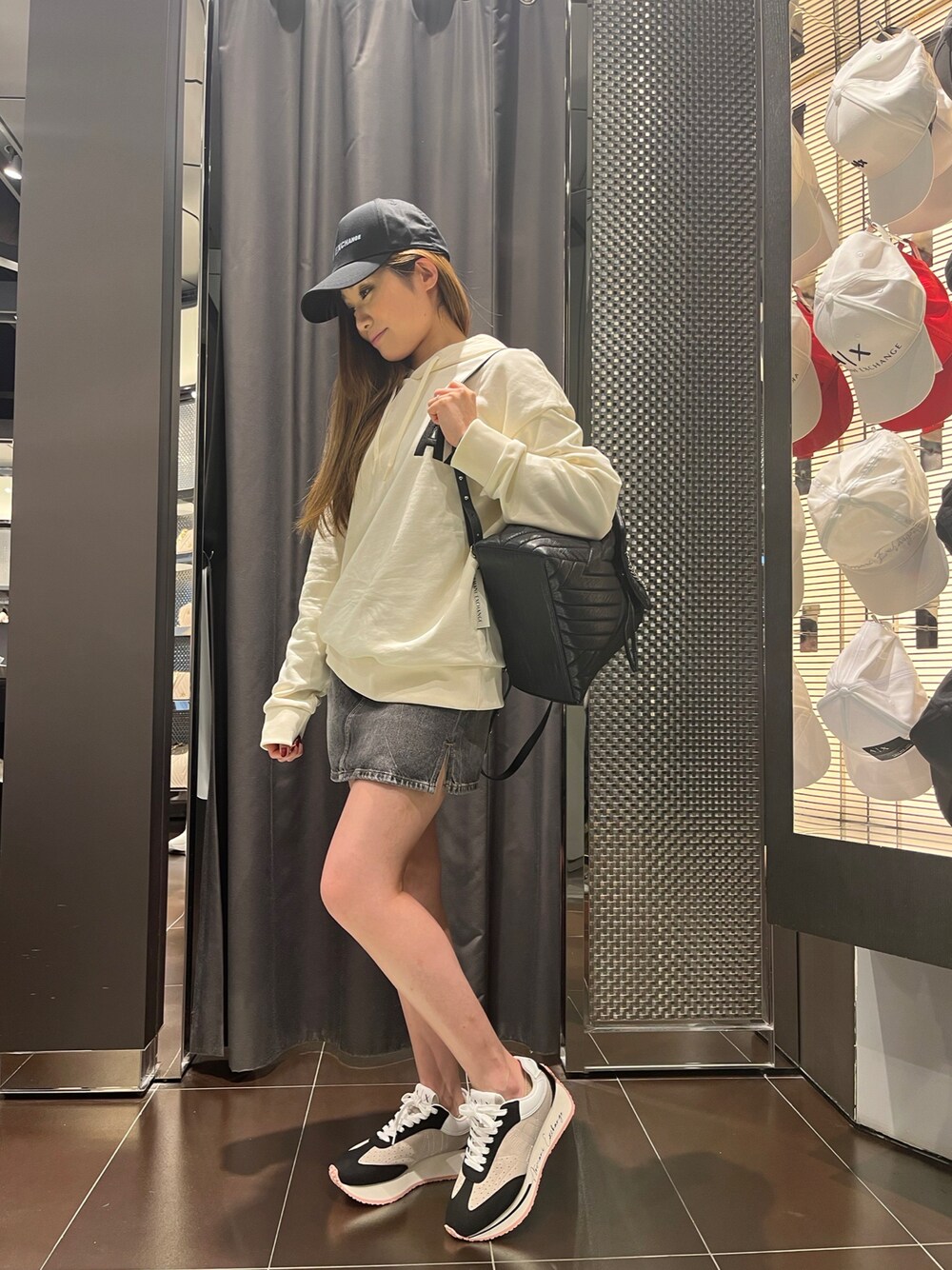 「オーバーサイズ、ユニセックス、シンプルコーデ、ゆったりコーデ、カジュアルコーデ、armaniexchange、アルマーニエクスチェンジ、axchange、AXchanger」｜「ARMANI EXCHANGEのアイテム（キャップ、ブラック系）」を使った、SHIRA★TAMAさん（レディース・153cm）の冬コーディネートの1枚目の写真