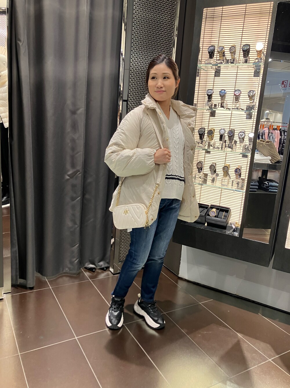 「アルマーニエクスチェンジ、AXchanger、ARMANIEXCHANGE、中綿コート、白ニット、秋冬コーデ、冬アウター」｜「ARMANI EXCHANGEの【A|X アルマーニ エクスチェンジ】スタンドカラーパファーブルゾン（ブルゾン、ベージュ系）」を使った、SHIRA★TAMAさん（レディース・153cm）の冬コーディネートの1枚目の写真