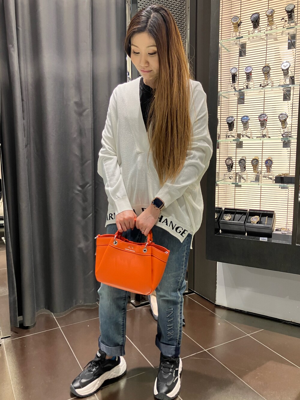 「ARMANIEXCHANGE、アルマーニエクスチェンジ、AXchanger、EXCHANGE、白ニット、ボーイフレンドデニム」｜「ARMANI EXCHANGEのアイテム（ニット/セーター、ブラック系）」を使った、SHIRA★TAMAさん（レディース・153cm）の冬コーディネートの1枚目の写真