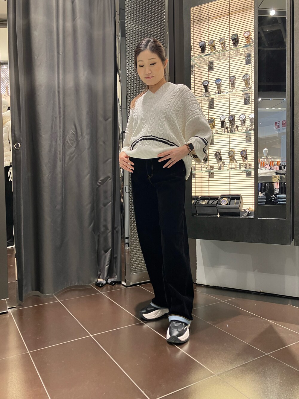 「大人カジュアル、モノトーン、スウェットパンツ、ARMANIEXCHANGE、AXchanger、EXCHANGE、オーバーサイズニット」｜「ARMANI EXCHANGEの【A|X アルマーニ エクスチェンジ】ケーブルニットプルオーバー（ニット/セーター、ホワイト系）」を使った、SHIRA★TAMAさん（レディース・153cm）の冬コーディネートの1枚目の写真