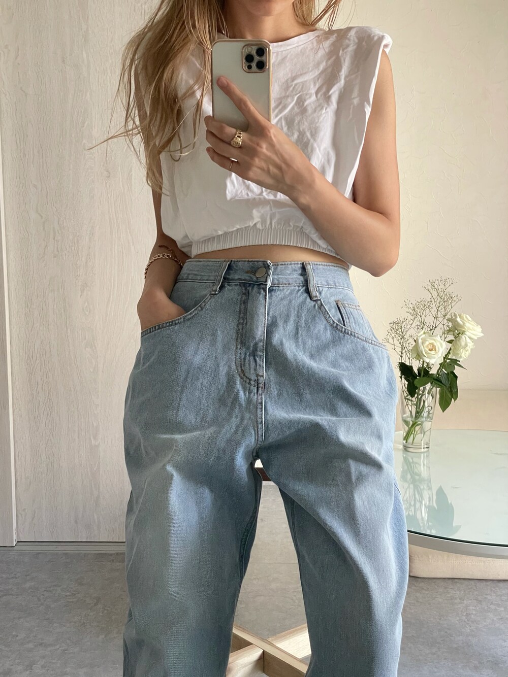 「ZARA、shein、ザラ、大人カジュアル、デニムパンツ、デニムコーデ、プチプラ、プチプラコーデ、韓国ファッション、韓国コーデ」｜「ZARAのアイテム（Tシャツ/カットソー、ホワイト系）」を使った、iammonroooさん（レディース・164cm）の夏コーディネートの1枚目の写真