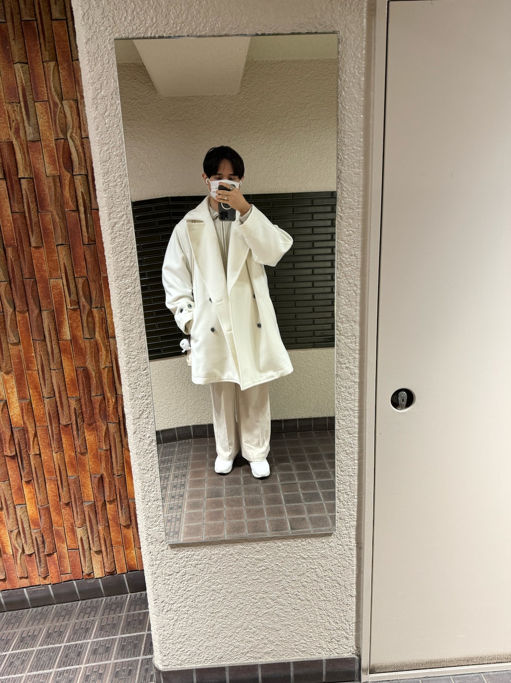 「大人カジュアル、メンズファッション、スニーカー、オールホワイト」｜「ADRERのBeaver melton over P-coat/ビーバーメルトンオーバーPコート（その他アウター、ホワイト系）」を使った、REINさん（メンズ・174cm）の冬コーディネートの1枚目の写真