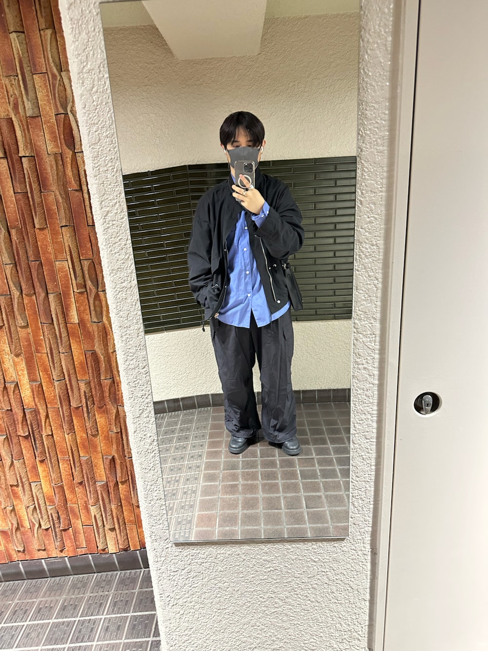 「今日のコーデ、カジュアル、きれいめカジュアル、ファッション好きと繋がりたい」｜「WYM LIDNMのLAYERED 3WAY MILITARY BLOUSON(SHORT M-65)（モッズコート、ブラック系）」を使った、REINさん（メンズ・174cm）の春コーディネートの1枚目の写真