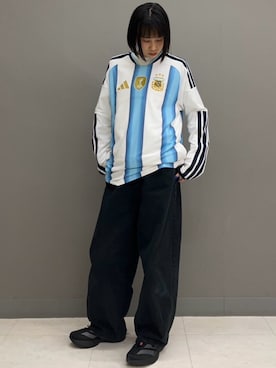 「adidas（アディダス）のアルゼンチン代表 26 ホーム オーセンティック 長袖ユニフォーム（トップス、ホワイト系）」を使った、OYさん（レディース・164cm）の秋コーディネート