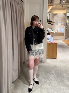 「mystic（ミスティック）の【@sktnnm企画】金ボタンデニムパフジャケット（ブルゾン、ブラック系）」を使った、amiiiogwさん（レディース・156cm）の春コーディネート