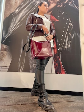 「アイテム（ライダースジャケット、レッド系）」を使った、Vivienneさん（レディース・160cm）の冬コーディネート