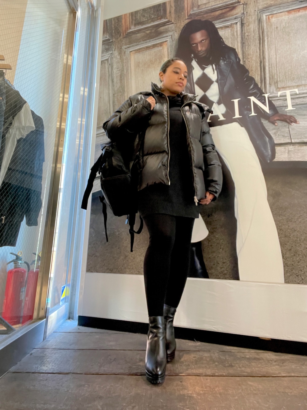 「オトナカジュアル、ゆるコーデ、冬服、冬アウター」｜「ALLSAINTSのLUPIN RECYCLED QUILTED PUFFER JACKET | LUPIN リサイクル キルティング パファー ジャケット（その他アウター、ブラック系）」を使った、Vivienneさん（レディース・160cm）の冬コーディネートの1枚目の写真