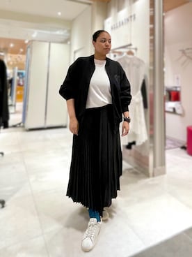 「アイテム（MA-1）」を使った、Vivienneさん（レディース・160cm）の秋コーディネート