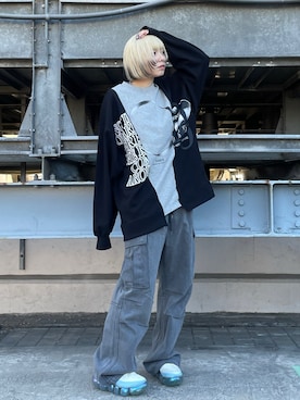 「カーゴパンツコーデ」｜「アイテム（スウェット）」を使った、あおいさん（レディース・159cm）の冬コーディネート