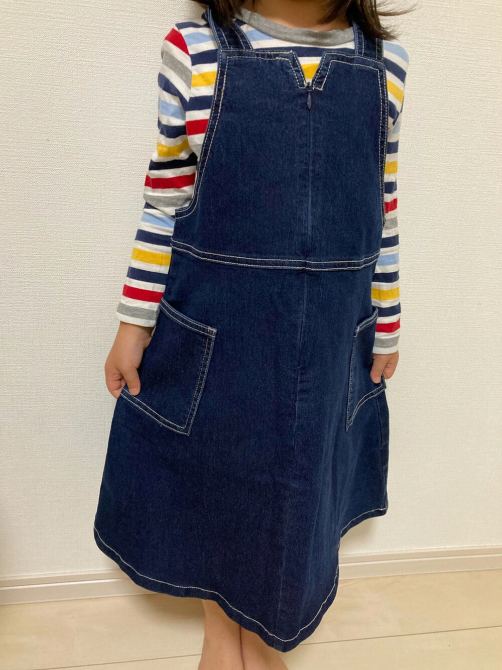 「キッズコーデ、秋コーデ、年中、だから秋服が好き、ボーダー、ジャンパースカート」｜「HAKKA KIDSの[ジュニアサイズ]ストレッチデニムジャンパースカート（ジャンパースカート、ブルー系）」を使った、まいぞさん（レディース・158cm）の秋コーディネートの1枚目の写真