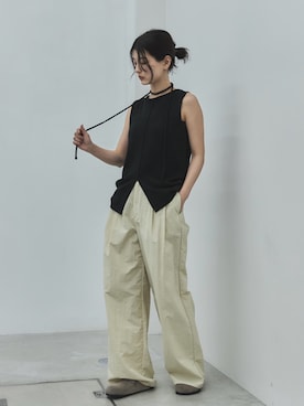 「feepur（フェピュール）の【ハンドウォッシャブル】バックフラワーヘムスリットニットタンク（タンクトップ、ブラック系）」を使った、feepurさん（レディース・160cm）の春コーディネート