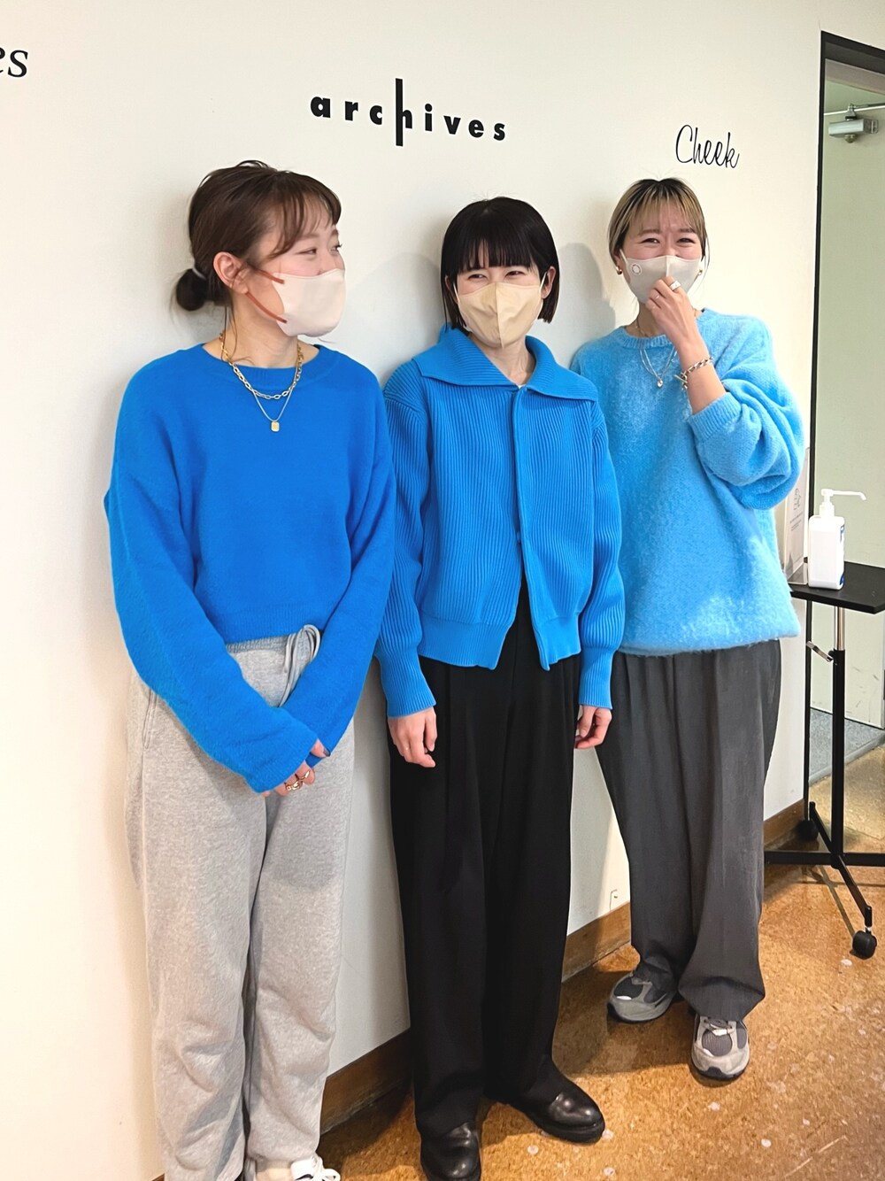 「韓国ファッション、きれいめカジュアル、ニット、ビッグシルエット、私の推しブランド、シンプルコーデ、オトナカジュアル、カラーコーデ、ブルー、ブルーニット、ブルーコーデ、リンクコーデ、シミラールック、カラー×コーデ、パンツスタイル」｜「feepurの【ハンドウォッシャブル】ゴマジャガードビッグニット（ニット/セーター、ブルー系）」を使った、feepurさん（骨格ウェーブ・レディース・167cm）の冬コーディネートの1枚目の写真