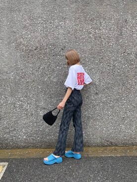 「EMODA（エモダ）のアイテム（サンダル）」を使った、西條 愛(EMODA)さん（レディース・164cm）の春コーディネート