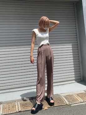 「EMODA（エモダ）のアイテム（サンダル）」を使った、西條 愛(EMODA)さん（レディース・164cm）の春コーディネート