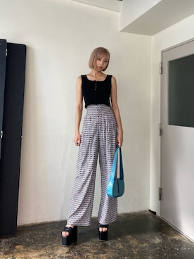 「EMODA（エモダ）のアイテム（タンクトップ）」を使った、西條 愛(EMODA)さん（レディース・164cm）の春コーディネート