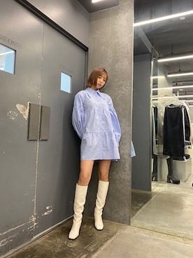「ブルーコーデ」｜「アイテム（シャツワンピース）」を使った、西條 愛(EMODA)さん（レディース・164cm）の冬コーディネート
