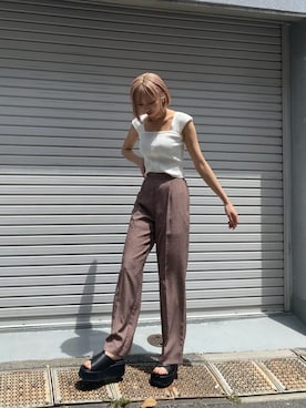 「EMODA（エモダ）のアイテム（サンダル）」を使った、西條 愛(EMODA)さん（レディース・164cm）の春コーディネート