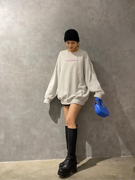 「EMODA（エモダ）のアイテム（スウェット）」を使った、西條 愛(EMODA)さん（レディース・164cm）の秋コーディネート