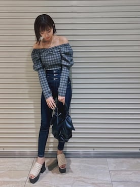 「EMODA（エモダ）のアイテム（サンダル）」を使った、西條 愛(EMODA)さん（レディース・164cm）の春コーディネート