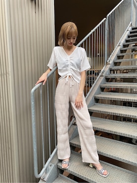 「EMODA（エモダ）のアイテム（サンダル）」を使った、西條 愛(EMODA)さん（レディース・164cm）の春コーディネート