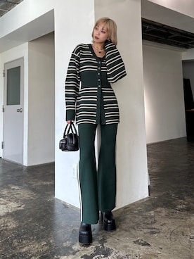 「EMODA（エモダ）のアイテム（その他パンツ）」を使った、西條 愛(EMODA)さん（レディース・164cm）の秋コーディネート