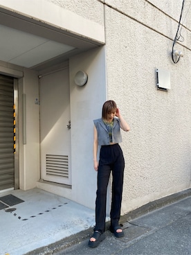 「EMODA（エモダ）のアイテム（サンダル）」を使った、西條 愛(EMODA)さん（レディース・164cm）の春コーディネート