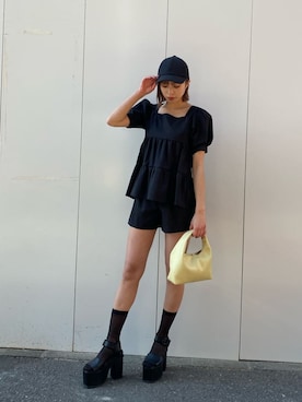 「EMODA（エモダ）のアイテム（サンダル）」を使った、西條 愛(EMODA)さん（レディース・164cm）の春コーディネート