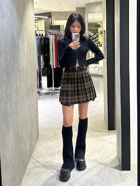 「アイテム（レッグウォーマー）」を使った、西條 愛(EMODA)さん（レディース・164cm）の秋コーディネート