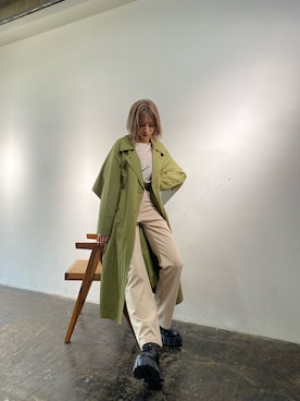 「カラーコート」｜「アイテム（トレンチコート）」を使った、西條 愛(EMODA)さん（レディース・164cm）の冬コーディネート