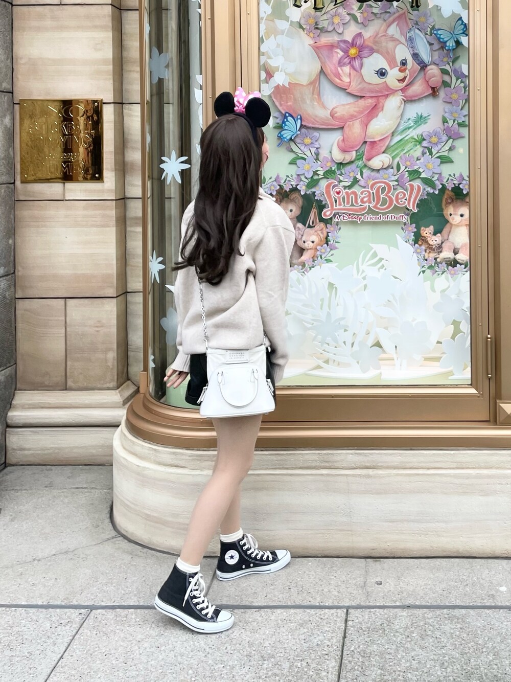 「ディズニー、ディズニーコーデ、ディズニーシー、プチプラ、プチプラのあや、ハーフジップ、ショートパンツ、コンバース、カジュアルコーデ」｜「UNIQLOのアイテム（トップス、ベージュ系）」を使った、さこ2442さん（レディース・161cm）の秋コーディネートの1枚目の写真